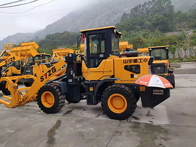 恭喜羅總喜提新車，山宇裝載機940走起，山宇重工，助您成功！